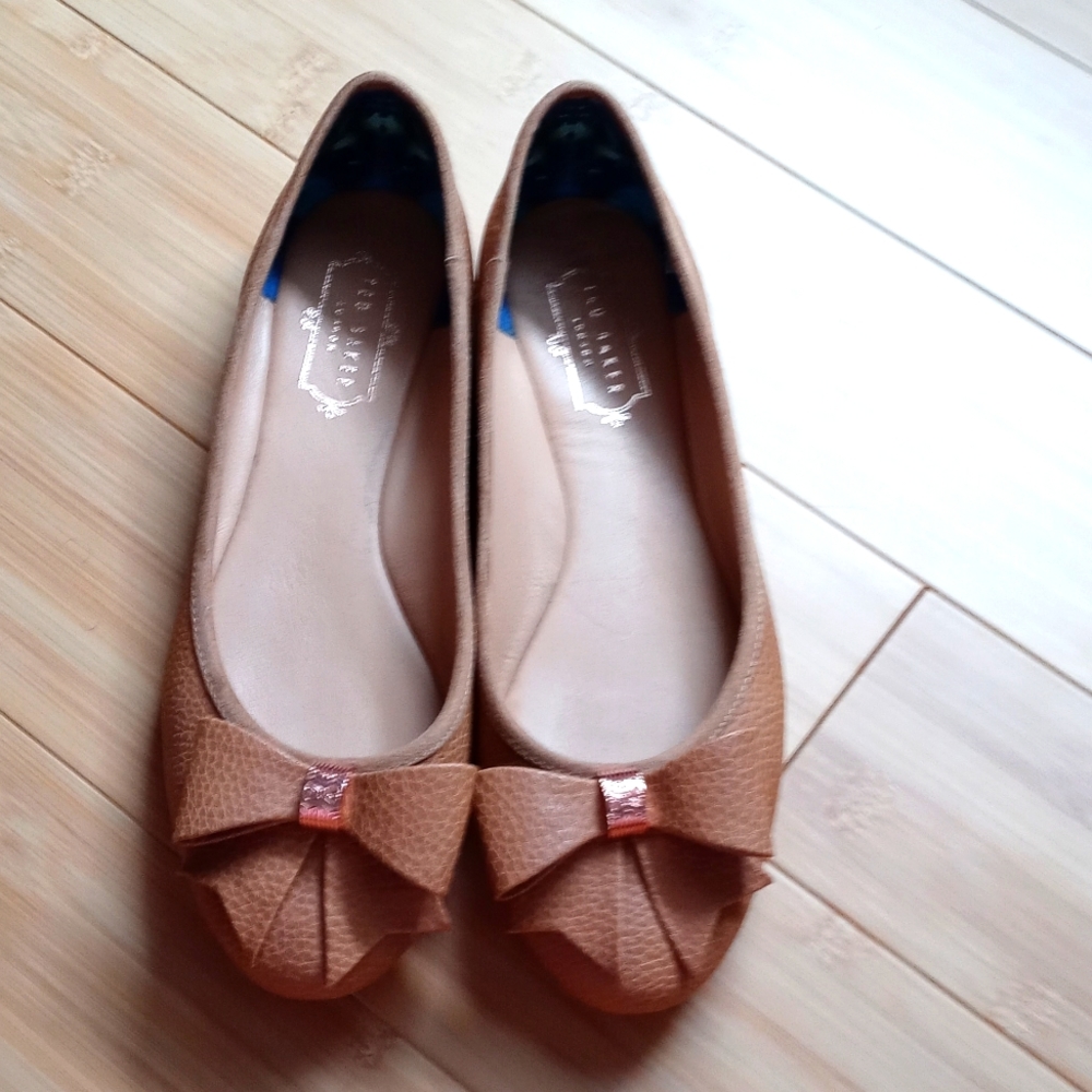 Ted Baker Tan bow flats